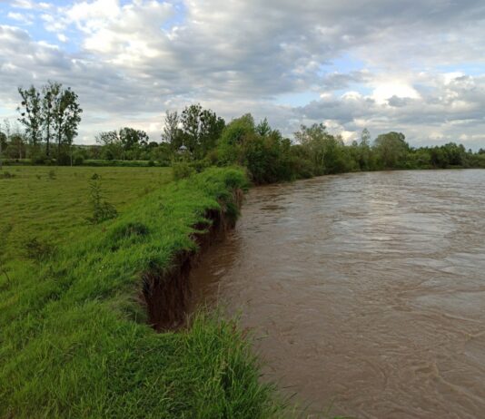 В Ивано-Франковской области стихия повредила дамбу