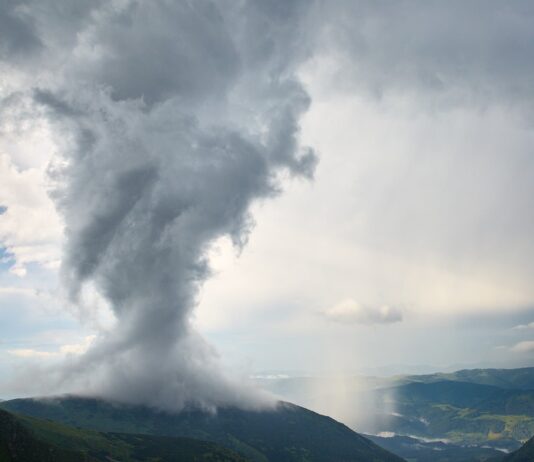 В Карпатах сняли удивительное зрелище стихии