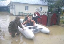 Изолированные непогодой: Прикарпатьем прошлись ливневые дожди с градом и гроза