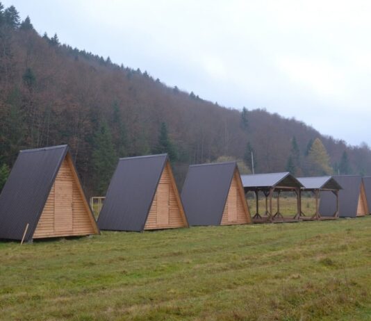Для развития туризма: в Ивано-Франковской области соорудили палаточный городок «Байки бойка»