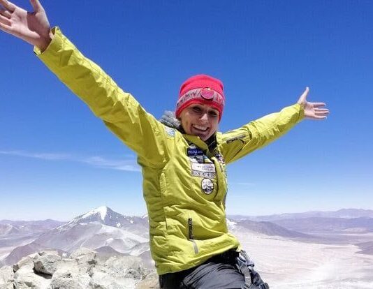 Достигла мечты: учительница географии из Ивано-Франковска покорила самый высокий вулкан мира