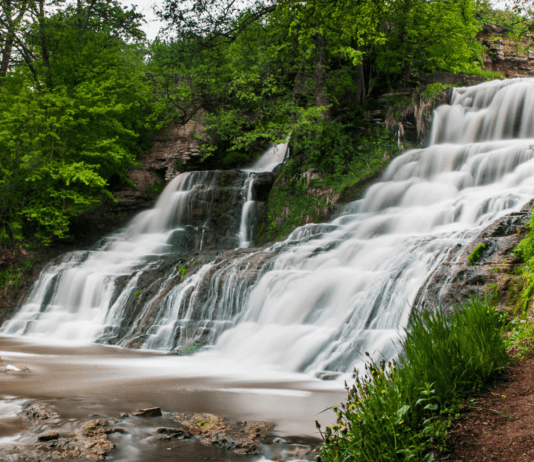 6 водопадов, которые стоит посетить в Прикарпатье