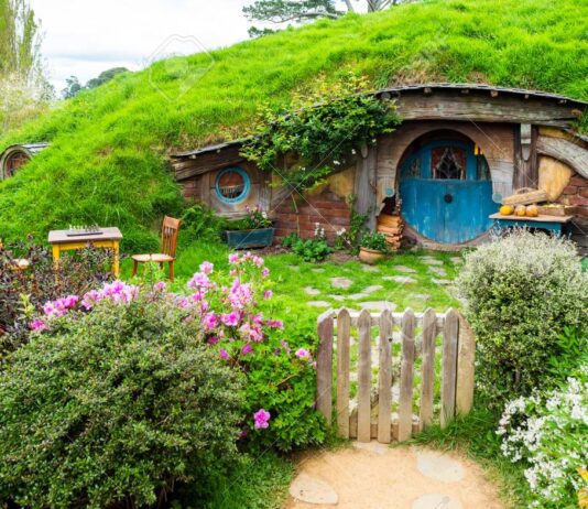 Как в Верховине строят уникальный городок Гобитхил?