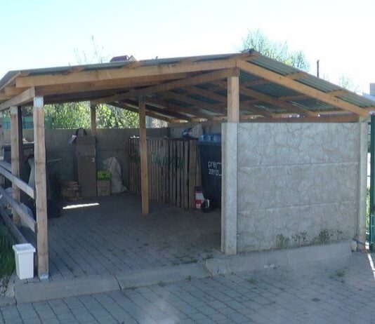 Проблема сортировки отходов: как вблизи Франковска люди обустроили мусорную площадку за свои деньги