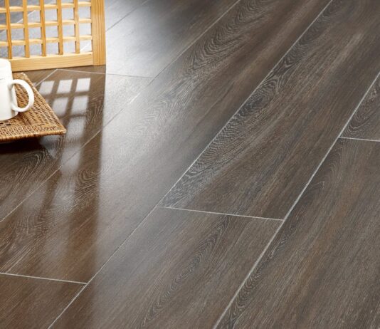 Выбор кварцвиниловой плитки для пола