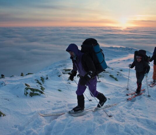 Опасность зимних Карпат: советы туристам во время походов в горы